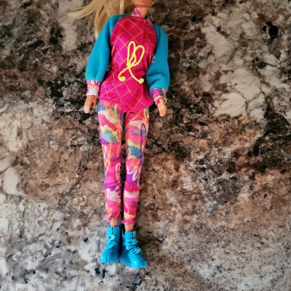 Vintage Winter Sports Barbie Doll Mattel-1990s - Picture 3 of 5